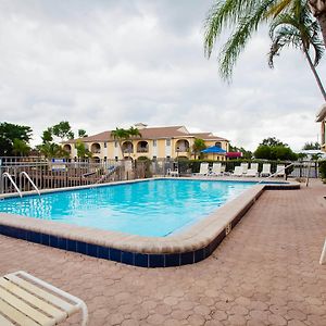 Oyo Waterfront Hotel- Cape Coral Fort Myers, Fl